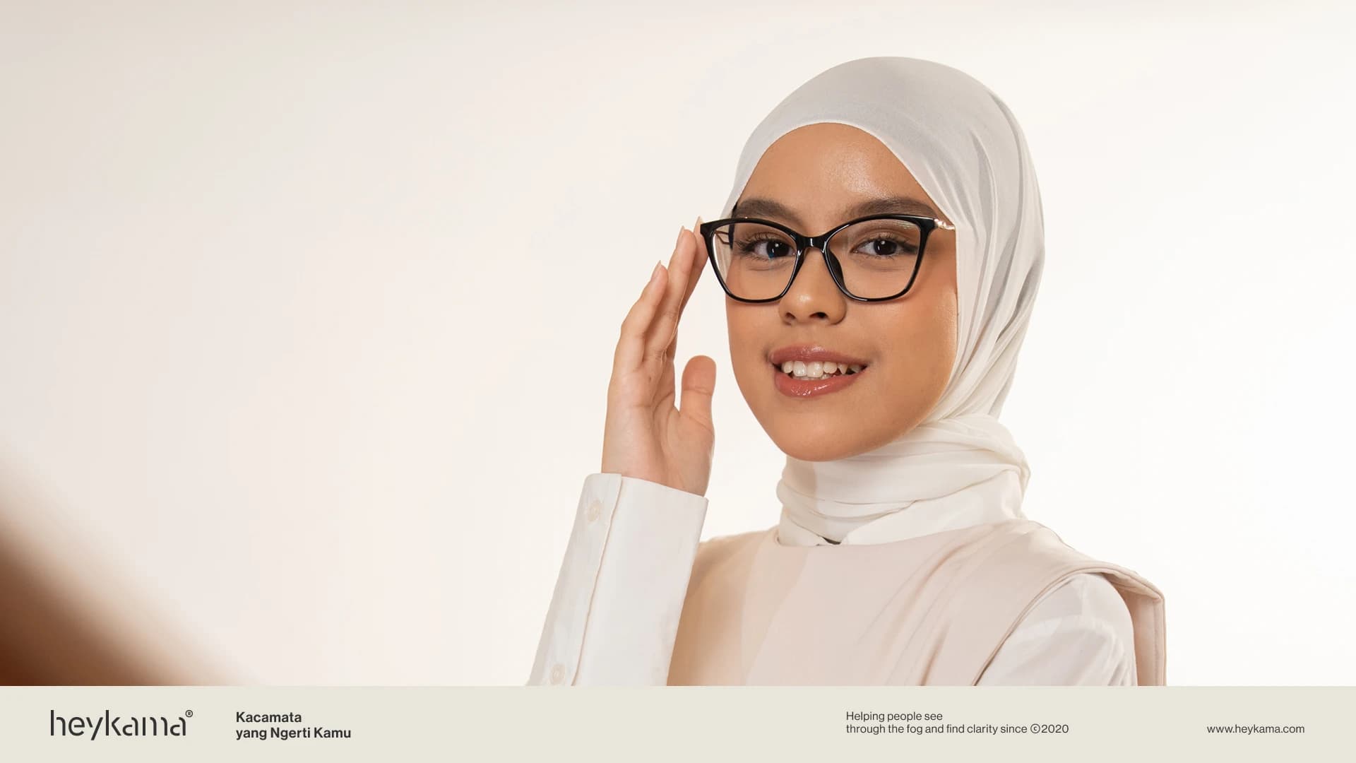 Cara Gampang Pilih Kacamata Buat Nyesuain Hijab Kamu!